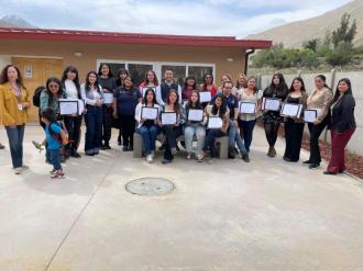 M&aacute;s de 20 mujeres de Paihuano se certifican en curso de manicure y pedicure